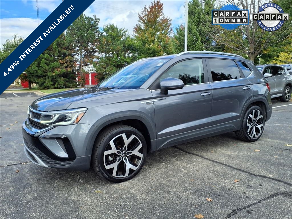 2022 Volkswagen Taos SEL photo 2