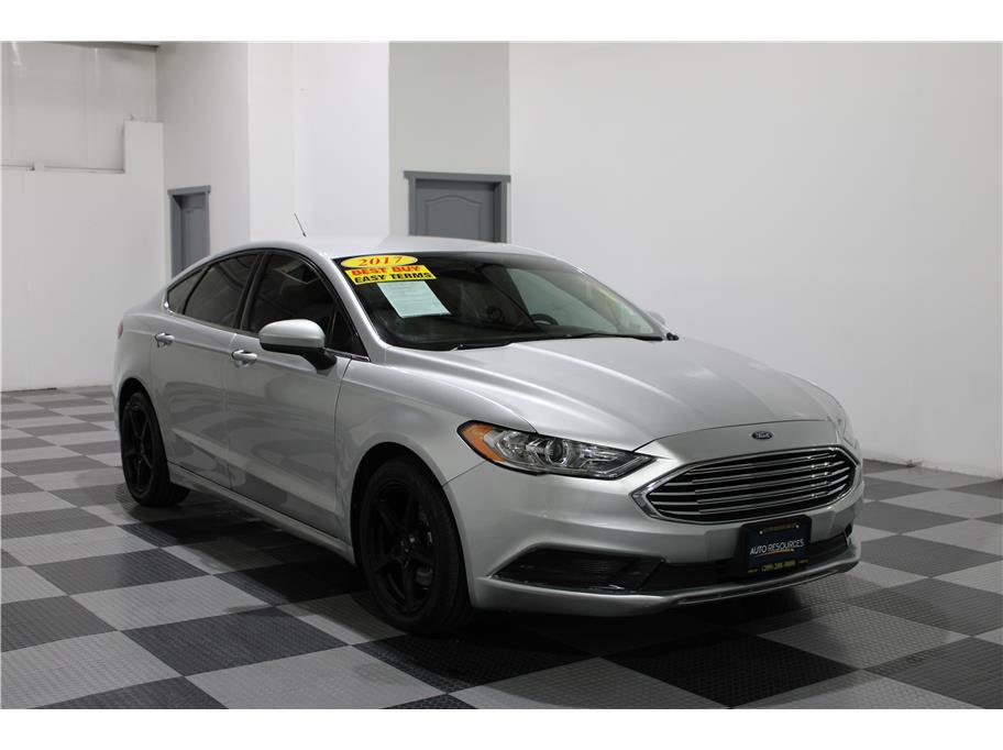2017 Ford Fusion SE photo 3