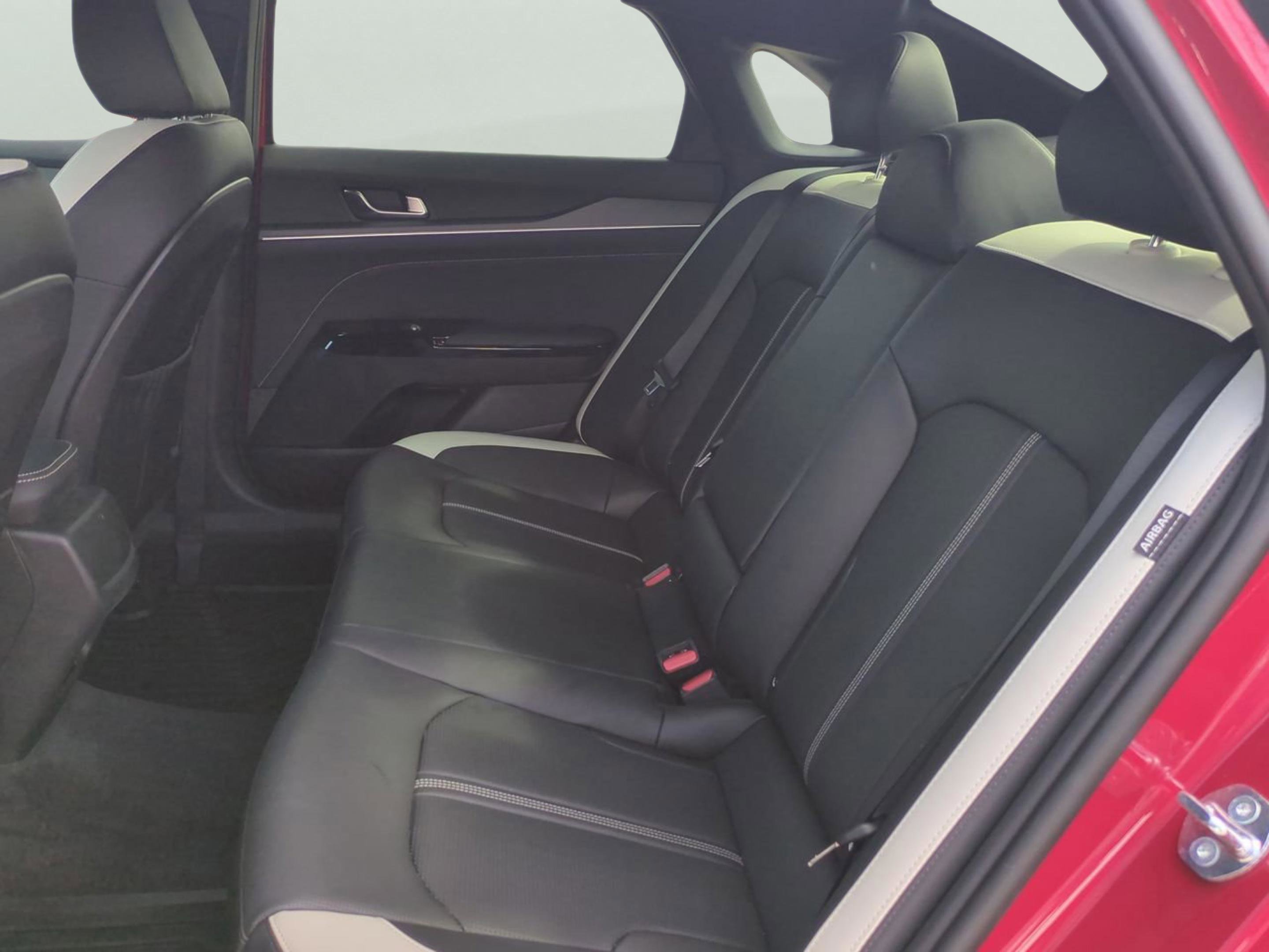2025 Kia K5 GT-Line photo 14