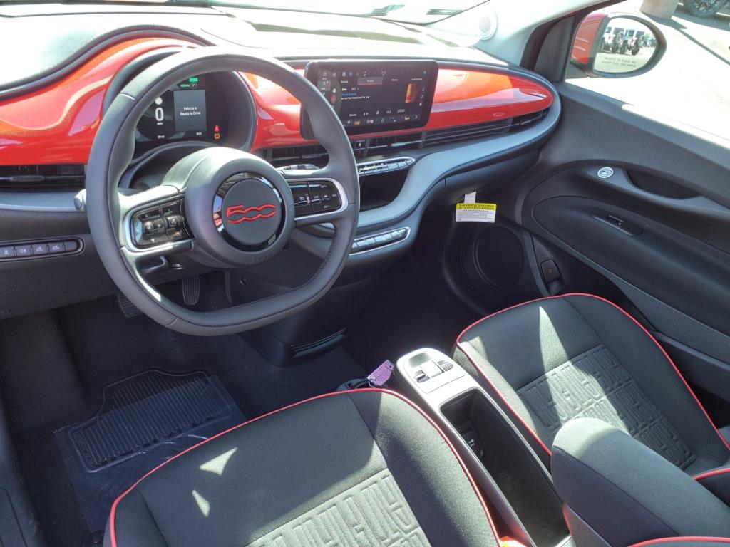 2024 Fiat 500e Red photo 3