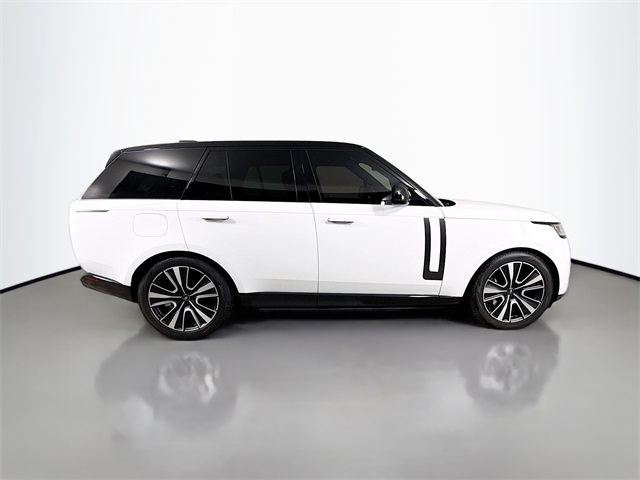2025 Land Rover Range Rover SE photo 4