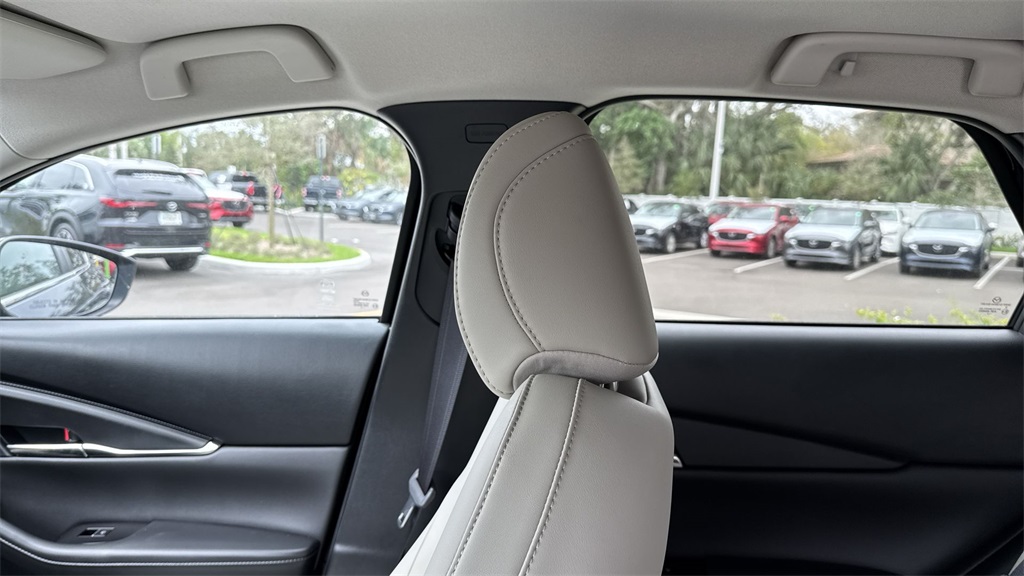 2024 Mazda CX-30 2.5 S Preferred photo 15