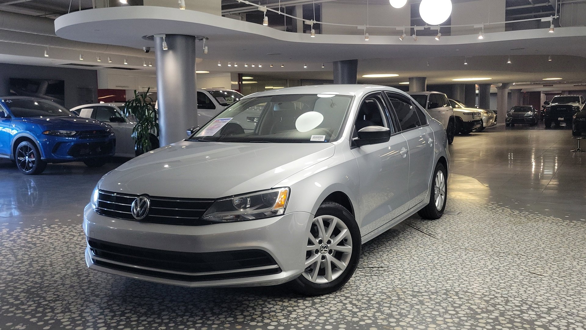 Used 2015 Reflex Silver Metallic Volkswagen 1.8T SE image 32