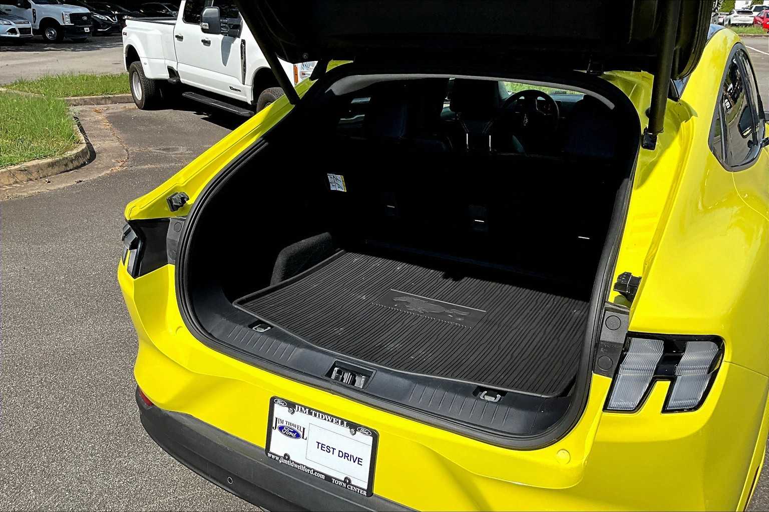 2025 Ford Mustang Mach-E Premium photo 27