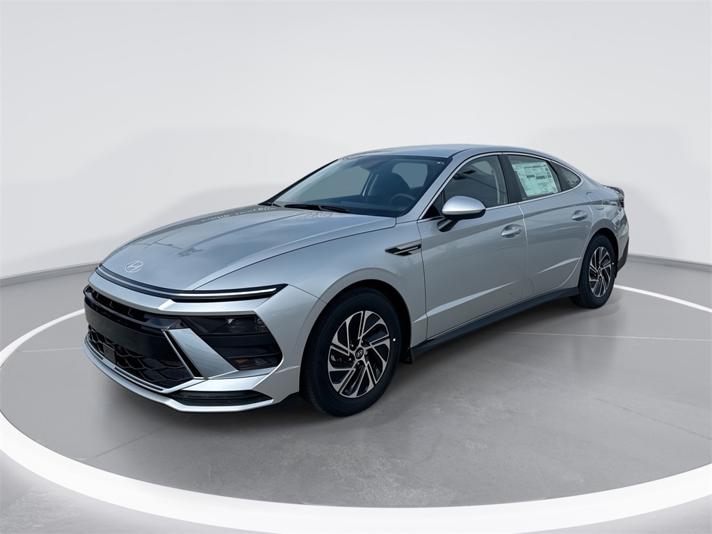 2026 Hyundai Sonata Base's photo