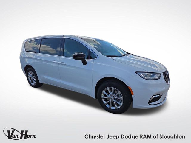 2026 Chrysler Pacifica Select's photo