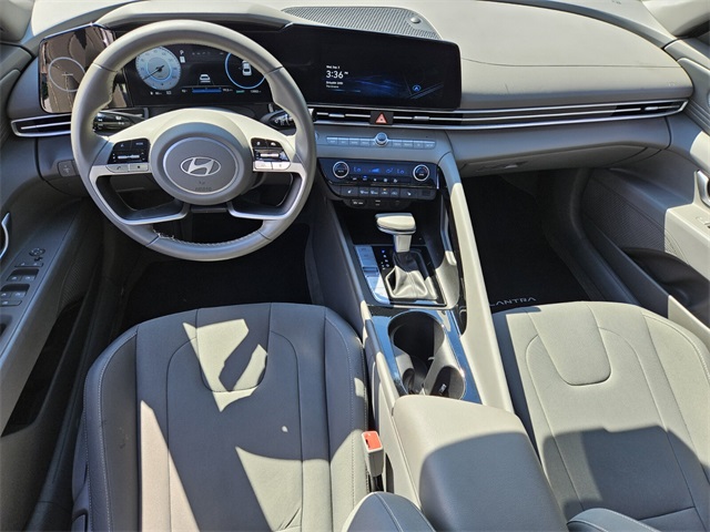 2025 Hyundai Elantra SEL Convenience photo 8