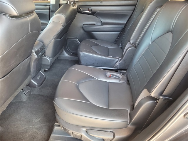 2022 Toyota Highlander XLE photo 17
