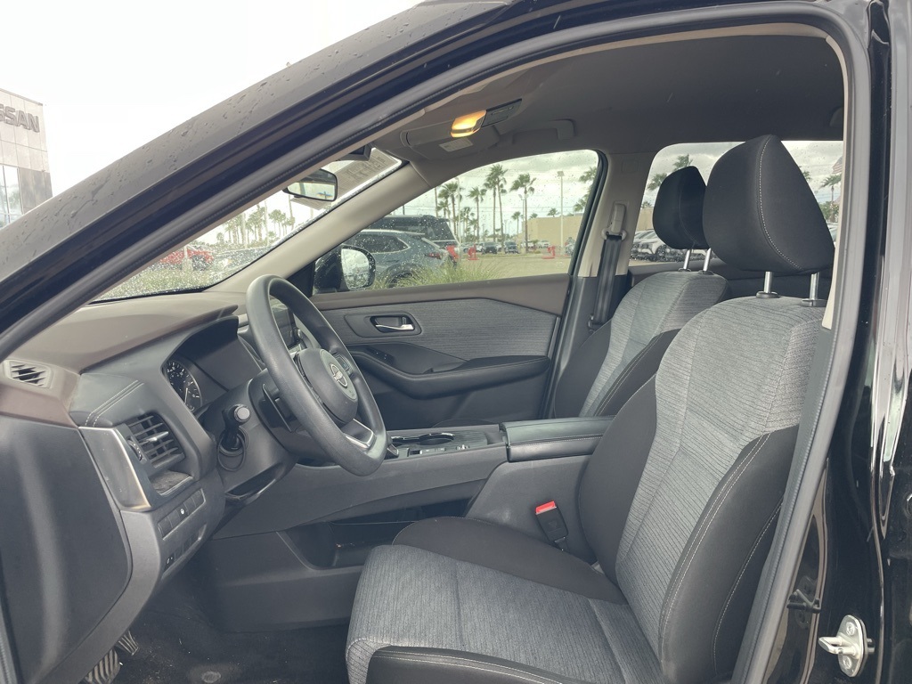 2023 Nissan Rogue SV photo 14