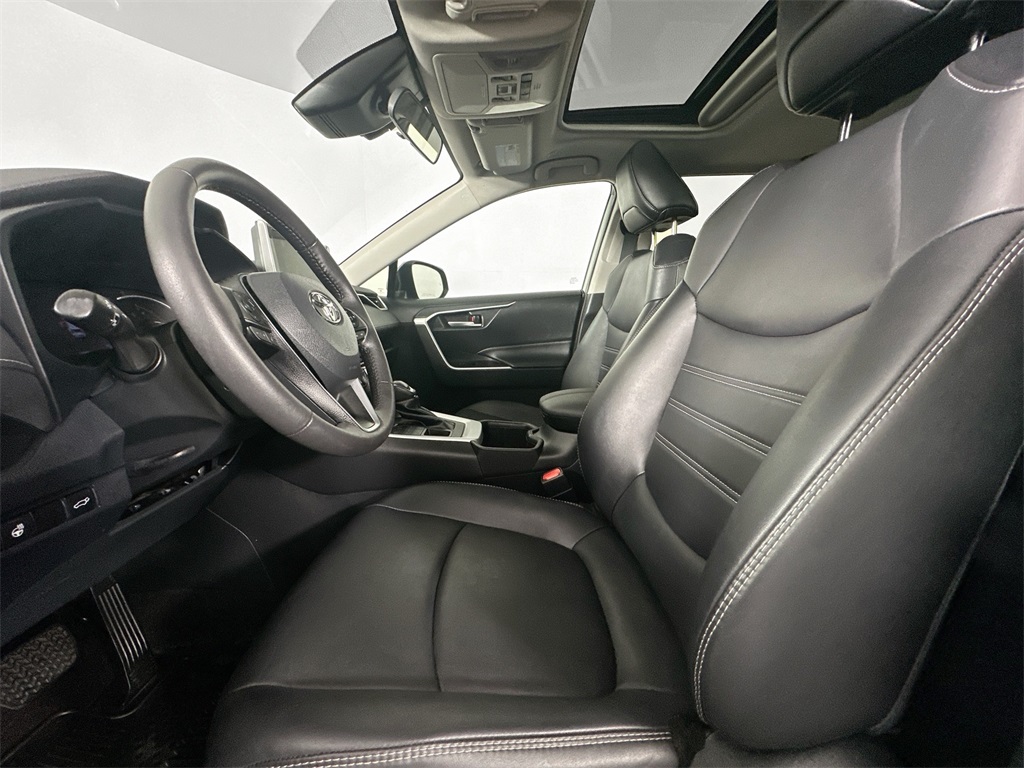 2023 Toyota RAV4 XLE Premium photo 3