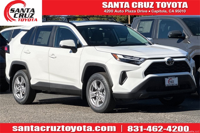 2025 Toyota RAV4 XLE's photo