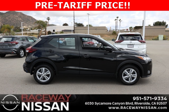 2025 Nissan Kicks Play S photo 2