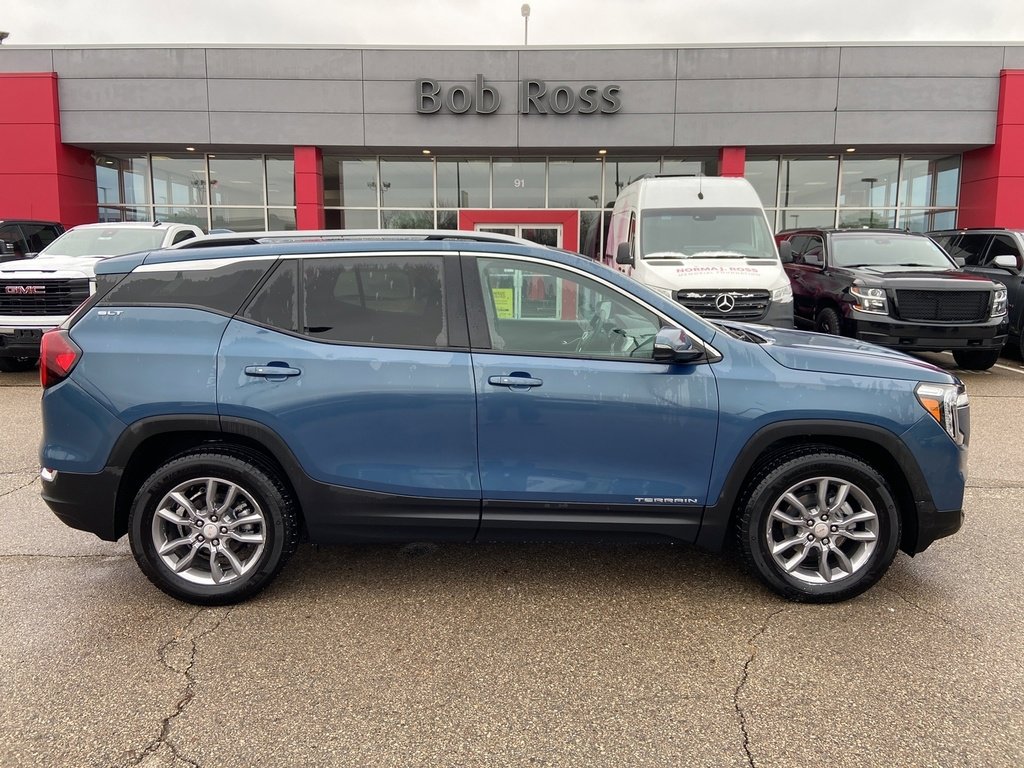 2024 GMC Terrain SLT's photo