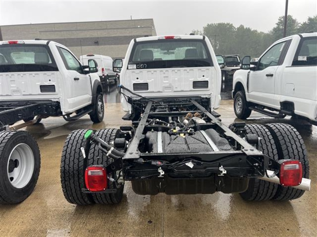 2025 Ford F-600 photo 4