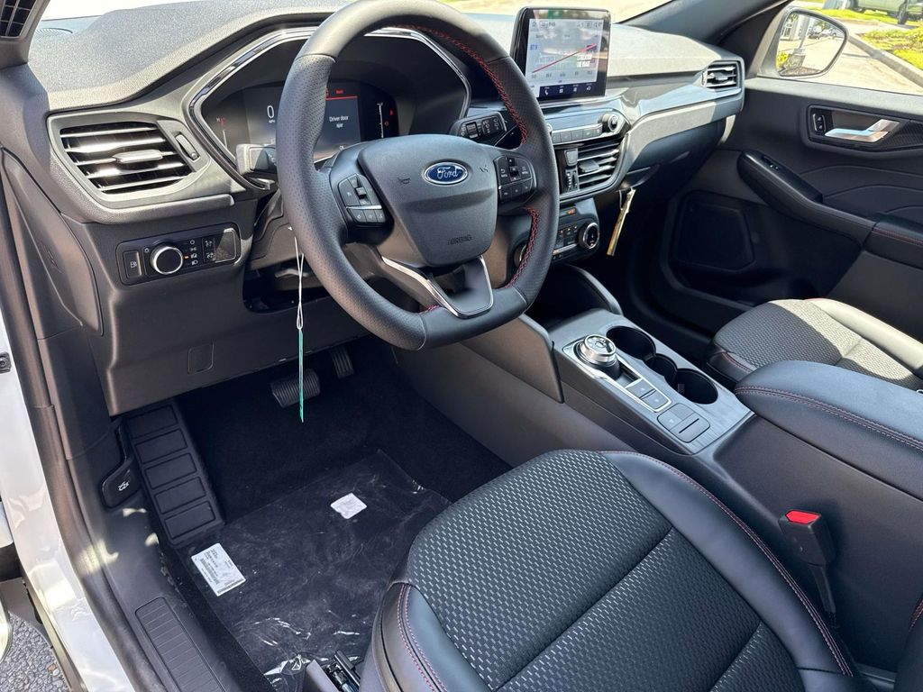 2025 Ford Escape ST-Line photo 8