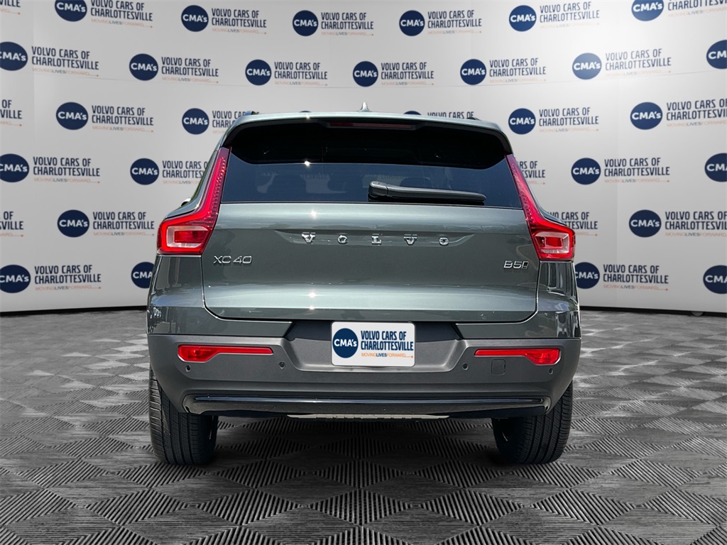 2026 Volvo XC40 Core photo 4