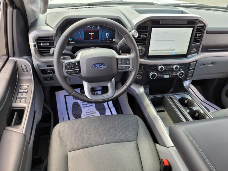 2025 Ford F-150 XLT photo 7