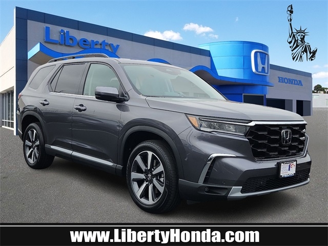 2025 Honda Pilot Touring's photo