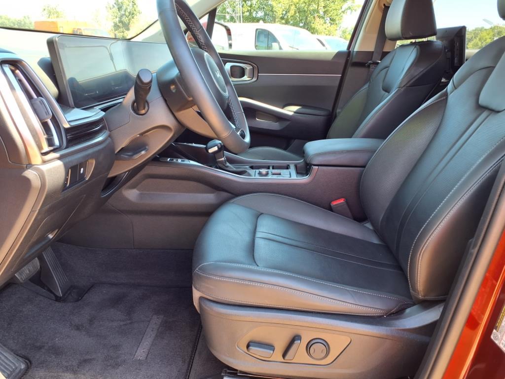 2025 Kia Sorento S photo 2