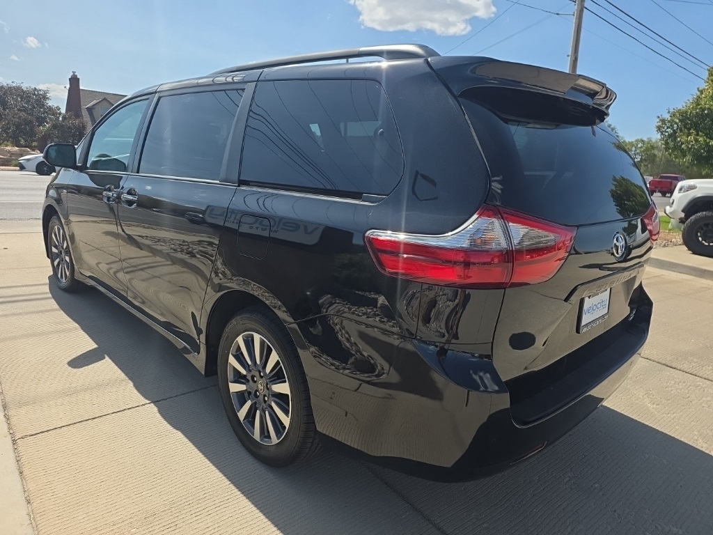 2020 Toyota Sienna XLE photo 5
