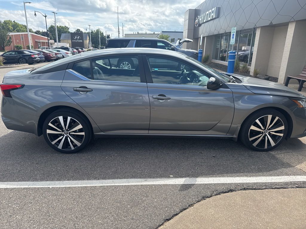 2022 Nissan Altima 2.5 SR photo 18