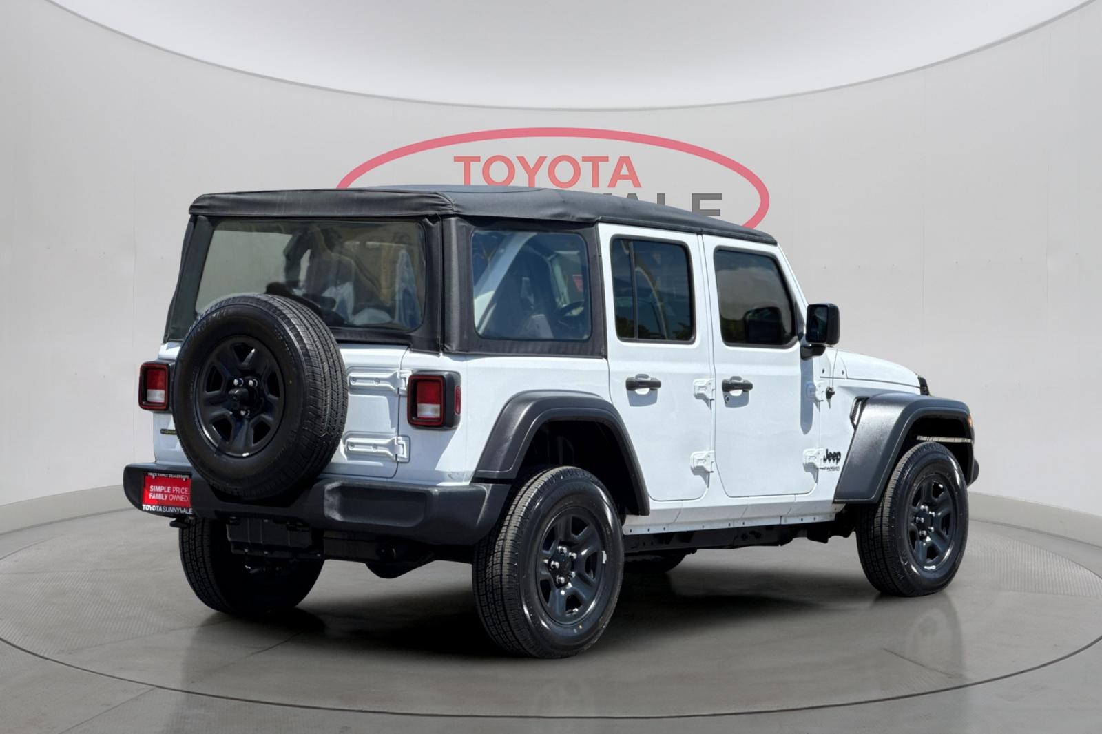 2022 Jeep Wrangler Unlimited Sport photo 2