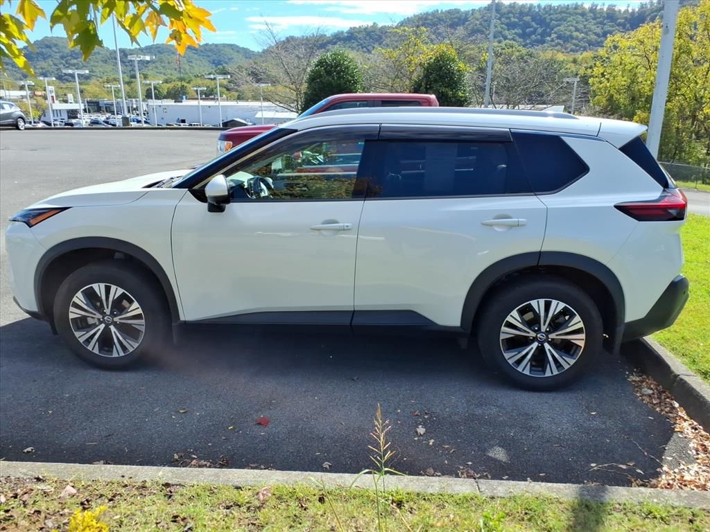 2021 Nissan Rogue SV photo 2