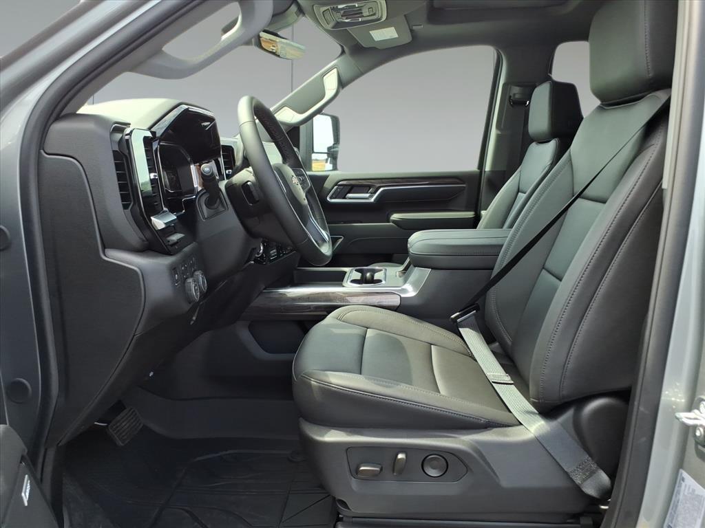 2025 Chevrolet Silverado 2500HD LTZ photo 15