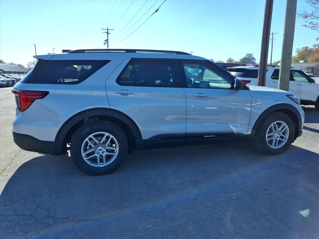 2026 Ford Explorer photo 4
