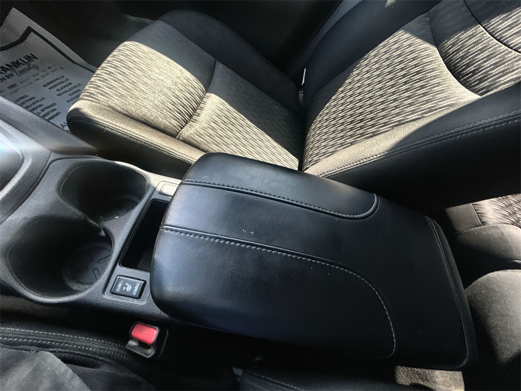 2020 Nissan Rogue SV photo 25
