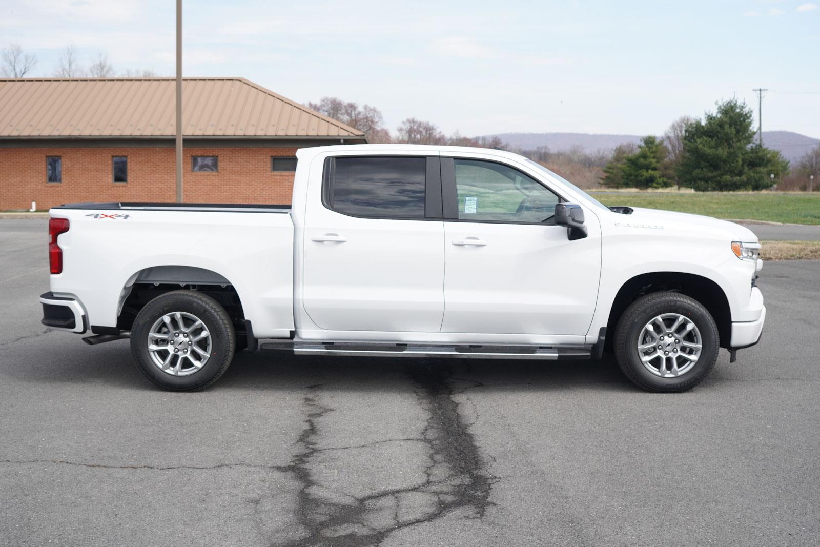 2025 Chevrolet Silverado 1500 RST photo 2