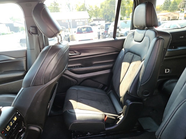 2023 Jeep Grand Cherokee Altitude photo 16