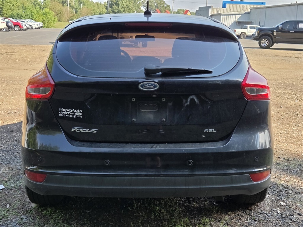 2017 Ford Focus SEL photo 4