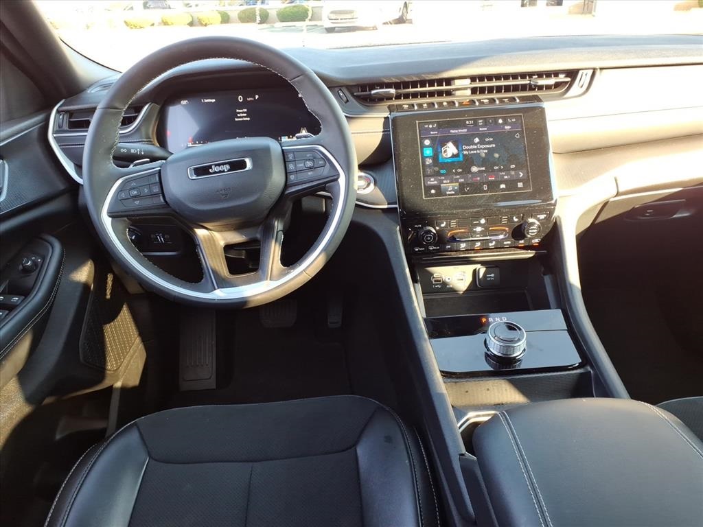 2025 Jeep Grand Cherokee Laredo Altitude photo 10