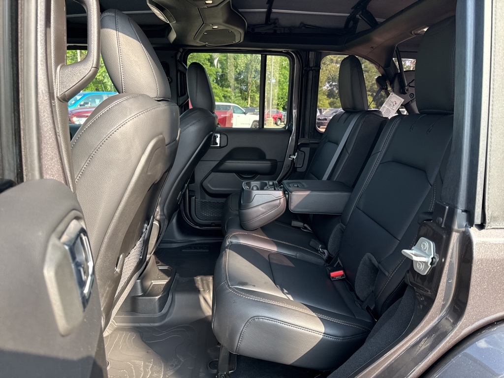 2025 Jeep Wrangler Sahara photo 26