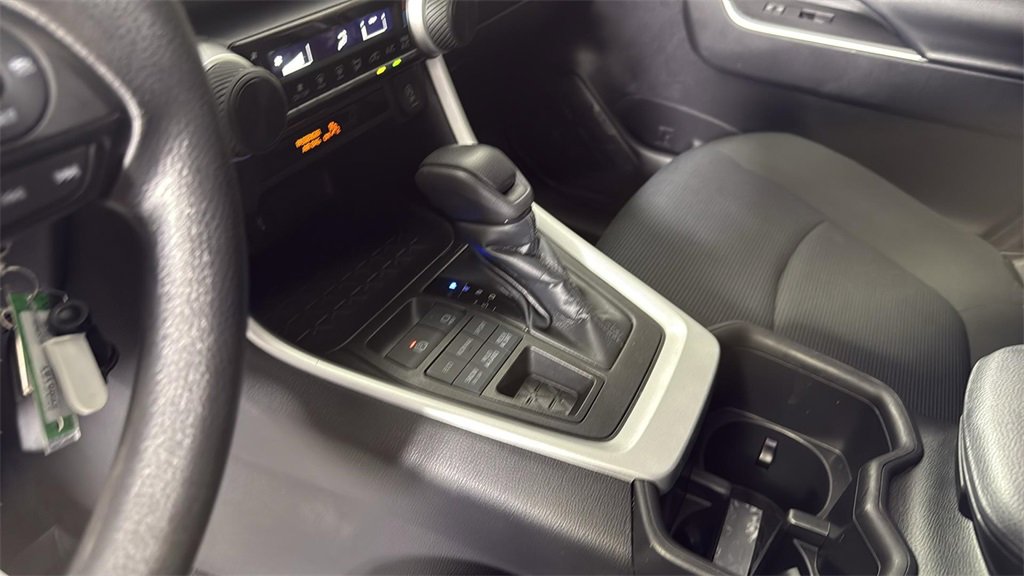 2022 Toyota RAV4 LE photo 27