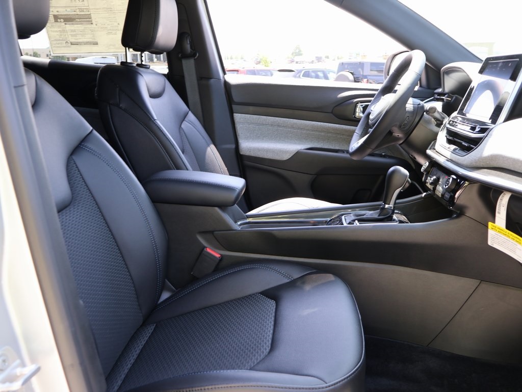 2025 Jeep Compass Latitude photo 9