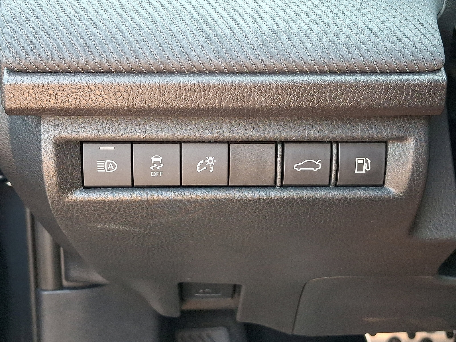 2025 Toyota Camry SE photo 21