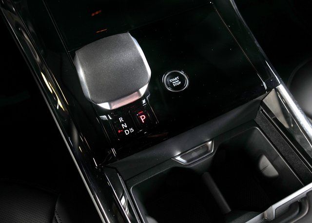2025 Land Rover Range Rover Sport SE photo 12