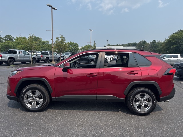 2022 Toyota RAV4 XLE photo 3