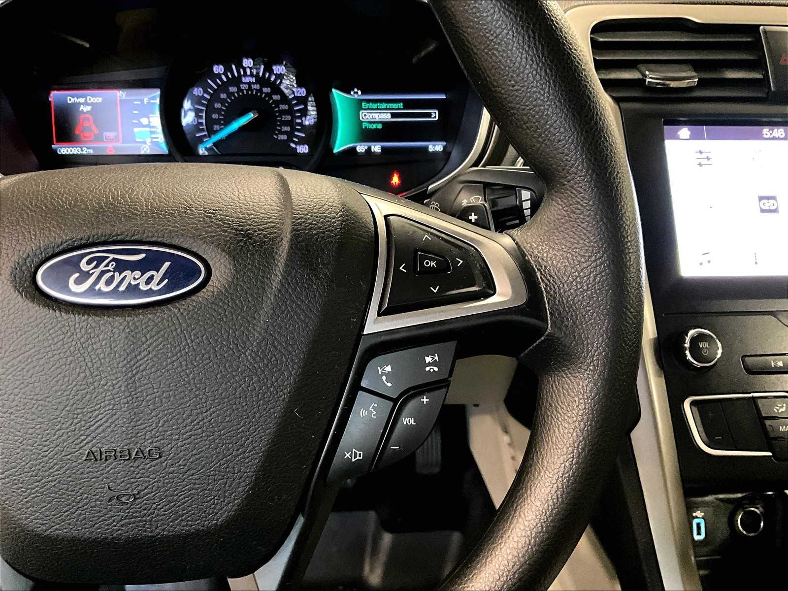 2019 Ford Fusion SE photo 24