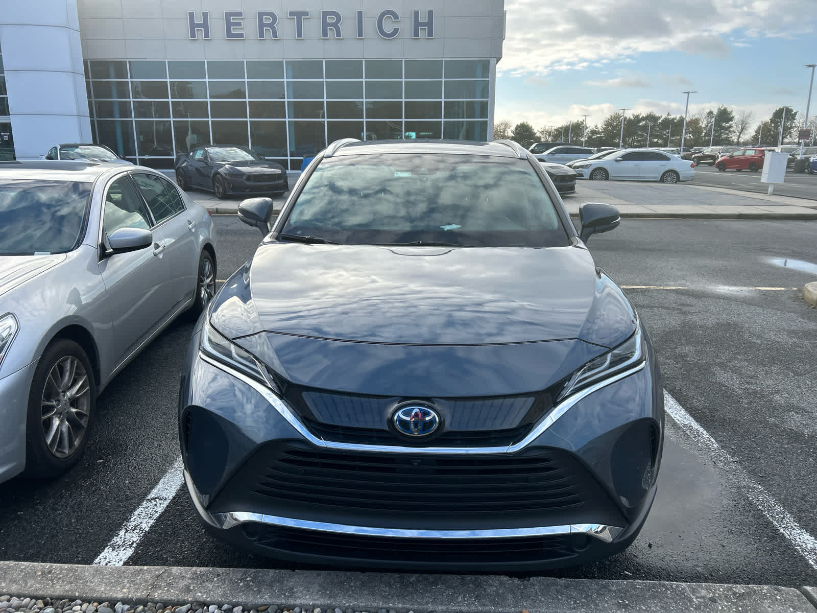 2021 Toyota Venza Limited photo 2