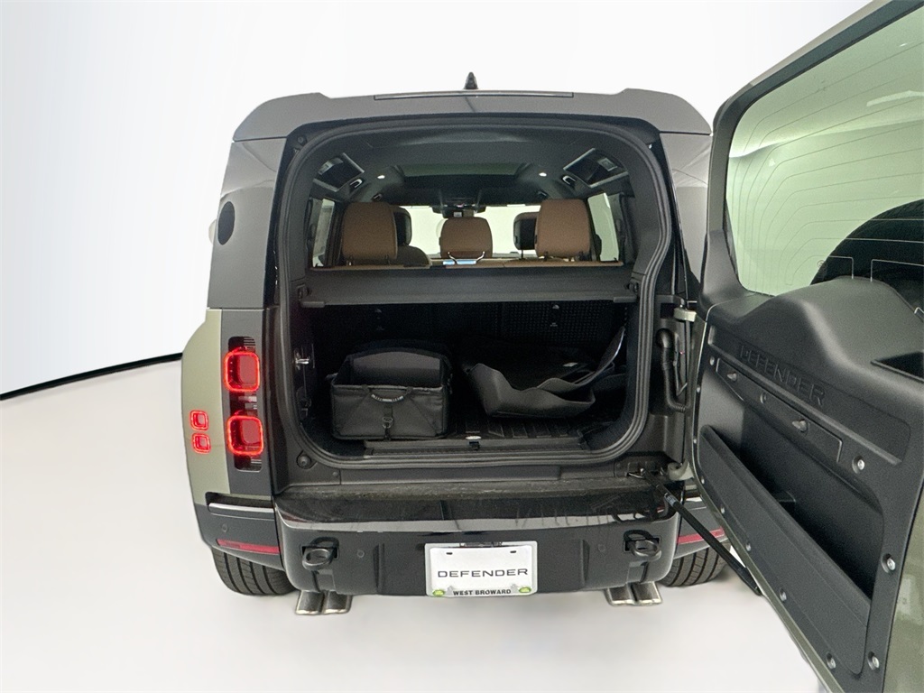 2025 Land Rover Defender 110 X-Dynamic SE photo 22