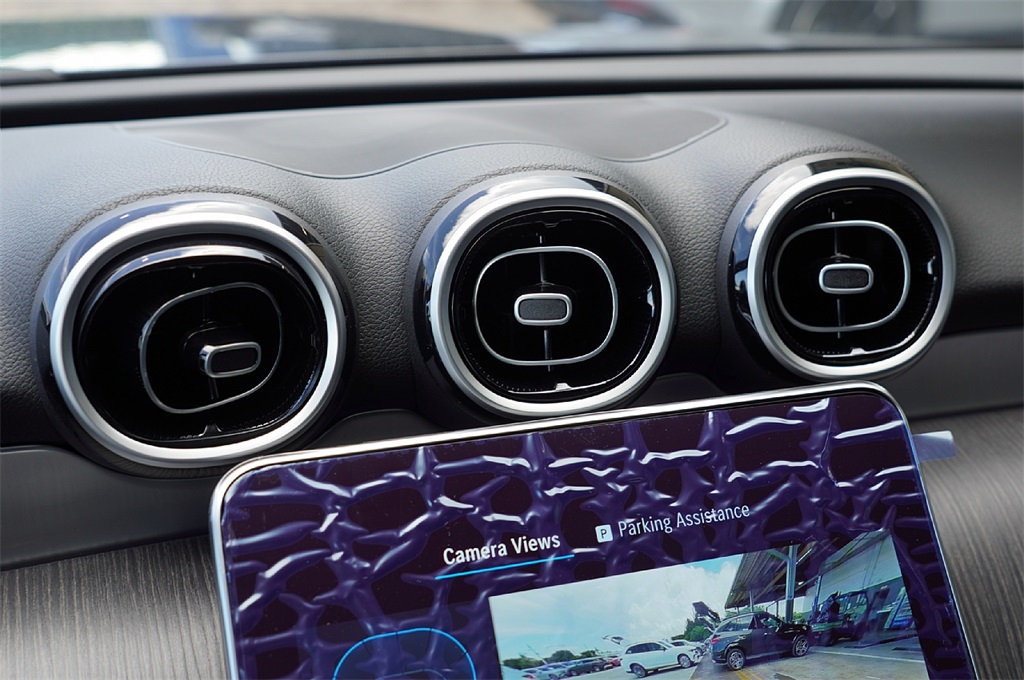 2026 Mercedes Benz GLC 300 photo 24