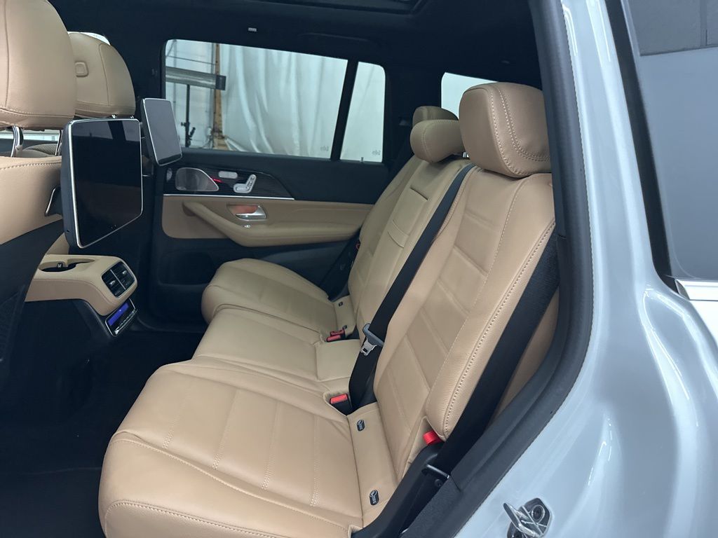 2026 Mercedes Benz GLS 580 4MATIC photo 22