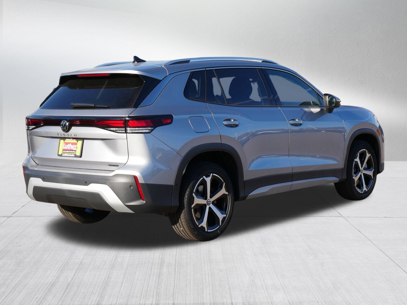 2026 Volkswagen Tiguan SE photo 3