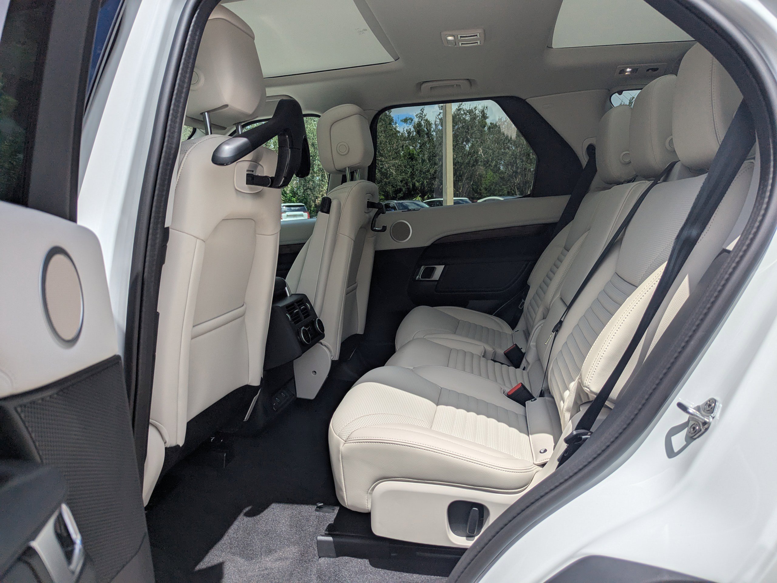 2025 Land Rover Discovery S photo 20