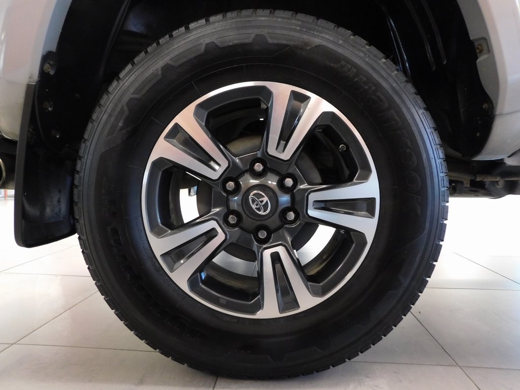2018 Toyota Tacoma TRD Sport photo 14