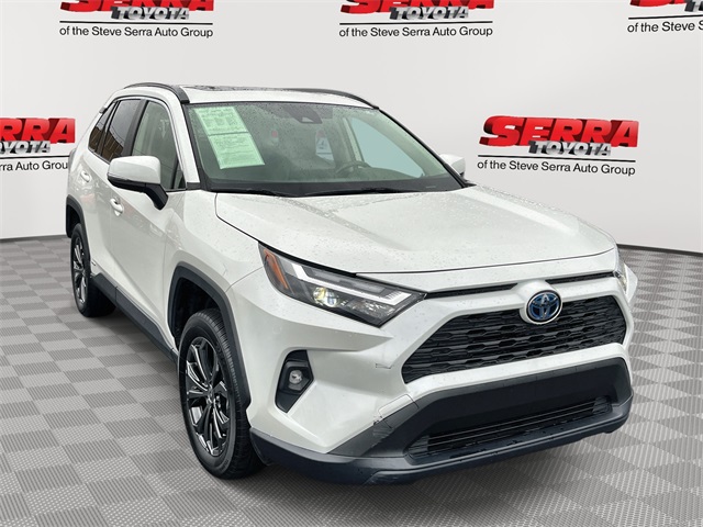 2022 Toyota RAV4 XLE Premium's photo