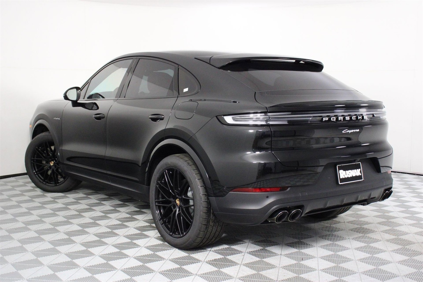 2026 Porsche Cayenne E-Hybrid Coupe photo 3